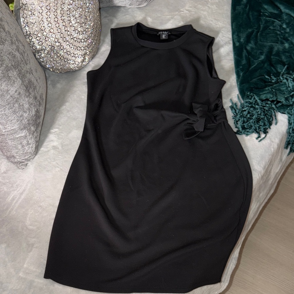 Black Sleeveless Dress